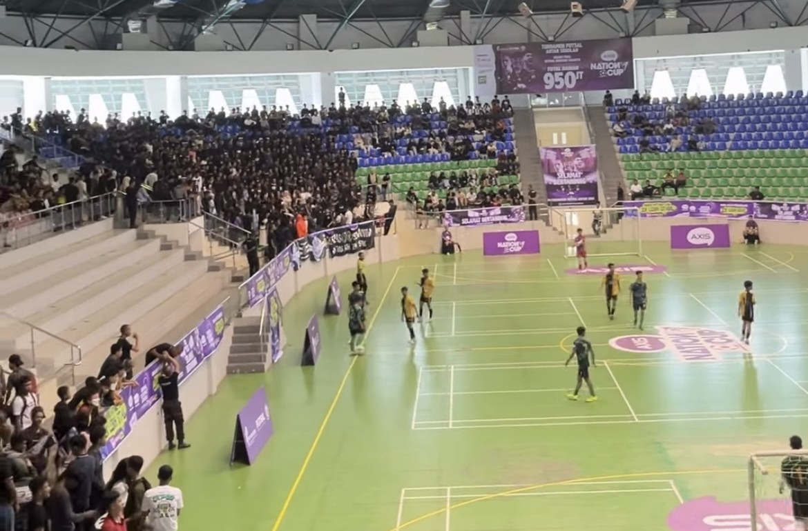 Pelajar di Pekanbaru antusias dukung tim kesayangan di Liga Futsal Pelajar Axis (foto/yuni)